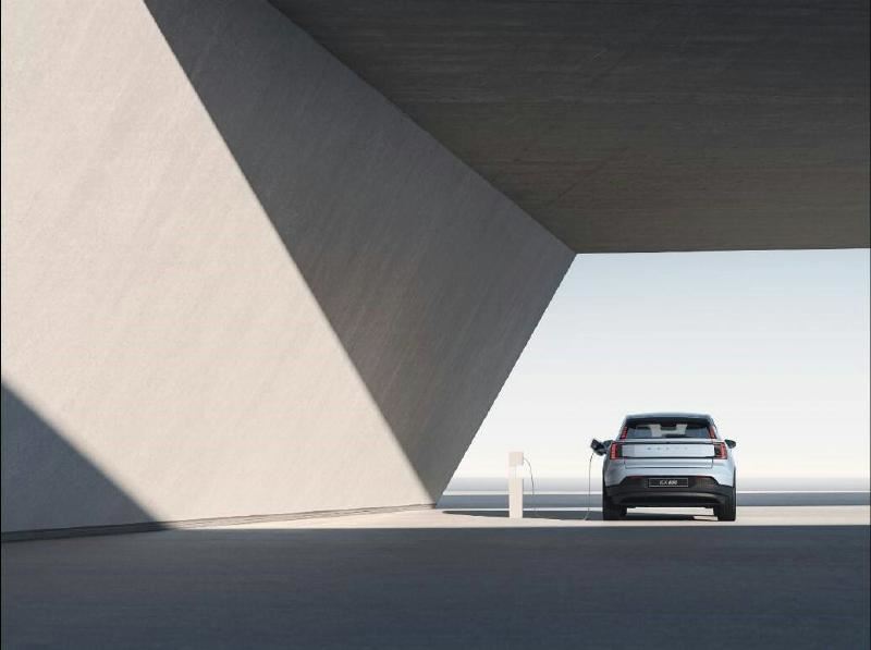 A car parked in a parking lot

AI-generated content may be incorrect.