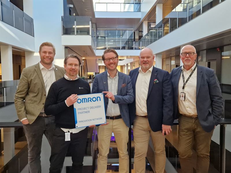Frn vnster till hger ses
 
Mathias Jonasson AFRY 
Alexander De Lima Lindqvist AFRY
Johan kerman OMRON
Adam Gyllensvrd Wallsten OMRON
Per Andr AFRY