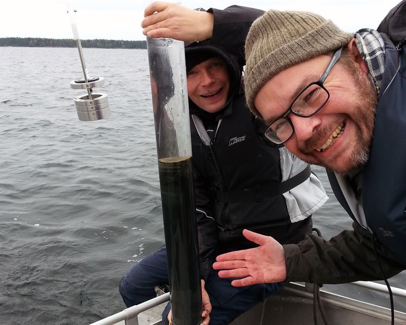 Forskarna har tagit upp lnga provkrnor frn havsbotten utanfr Studsvik fr att kunna spra nr i tiden olika radioaktiva mnen kommit dit 