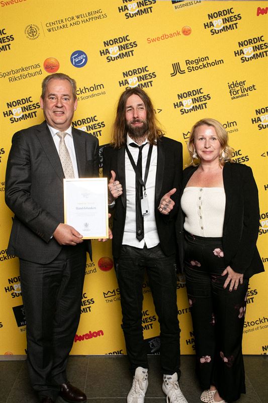 Mikael Romert lnschef Stockholm och Malin Cederlund kontorschef Hgalid tillsammans med Micael Dahlen Fotograf Christian Carvajal Johansson