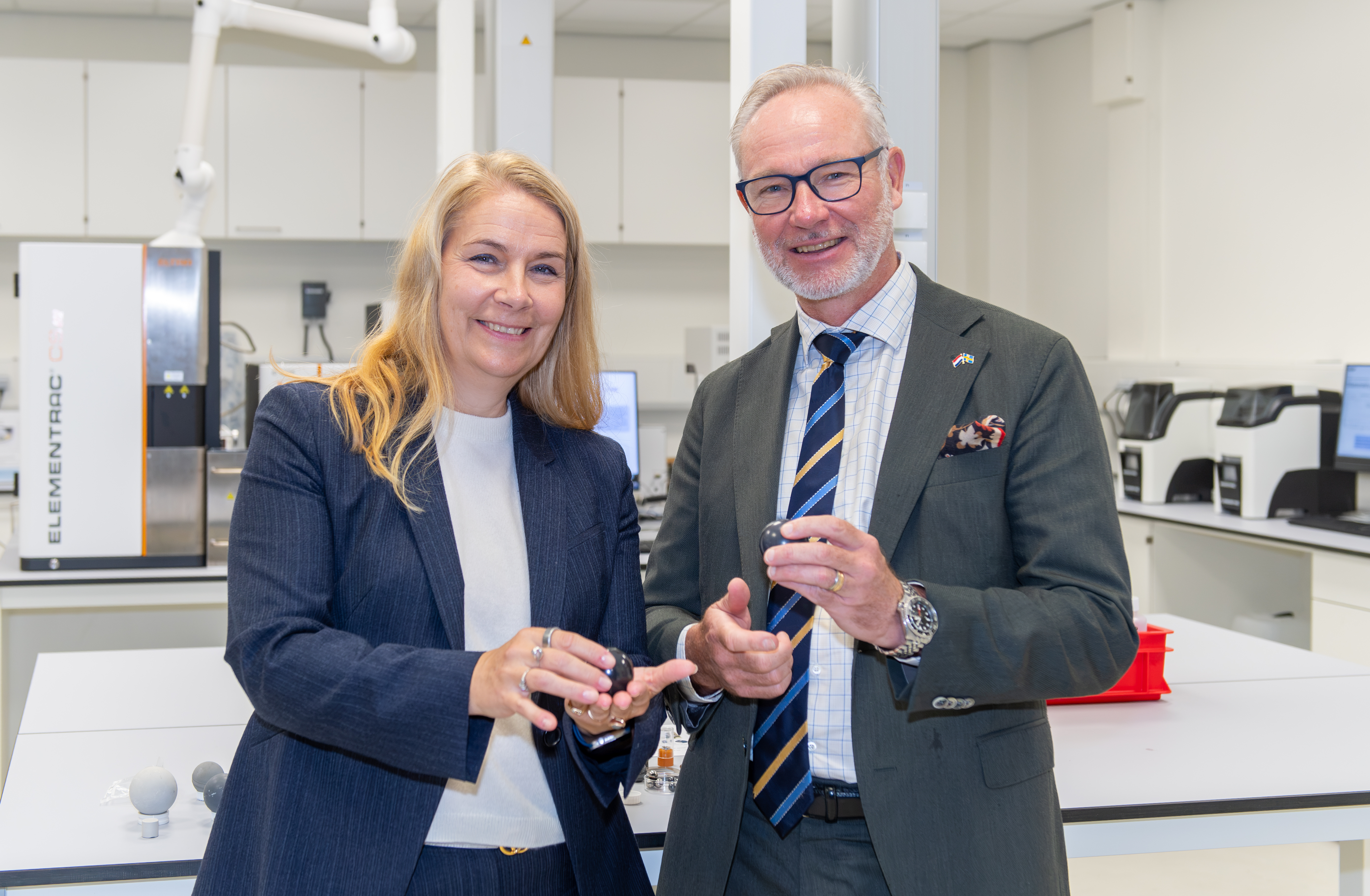 Annika Ölme and Julius Liljeström in the Ceramic Process Laboratory