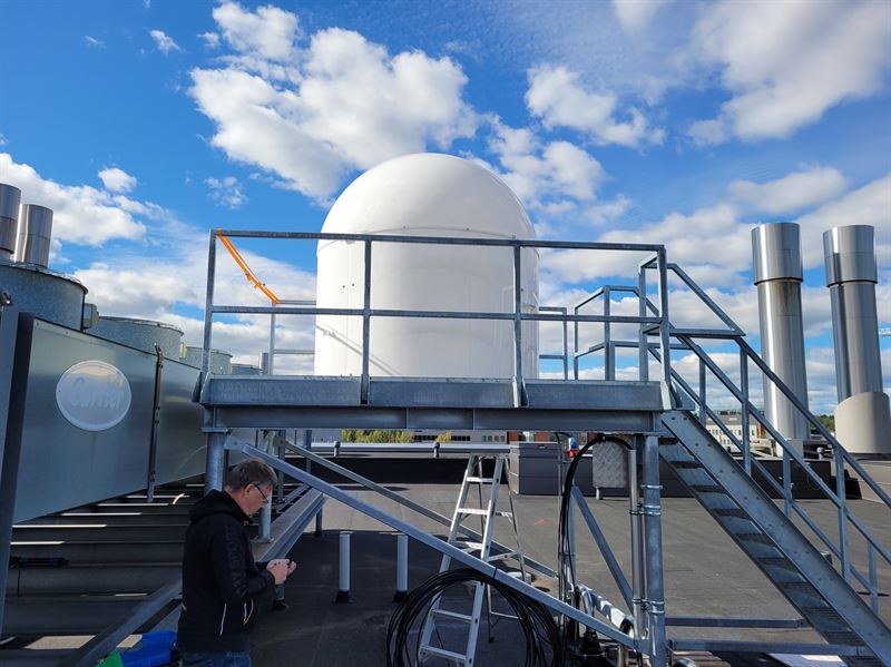 VTT’s satellite ground station, introduced in 2024, is located on the roof of the Micronova building in Otaniemi, Espoo. Credit VTT Jussi Säily_.jpg