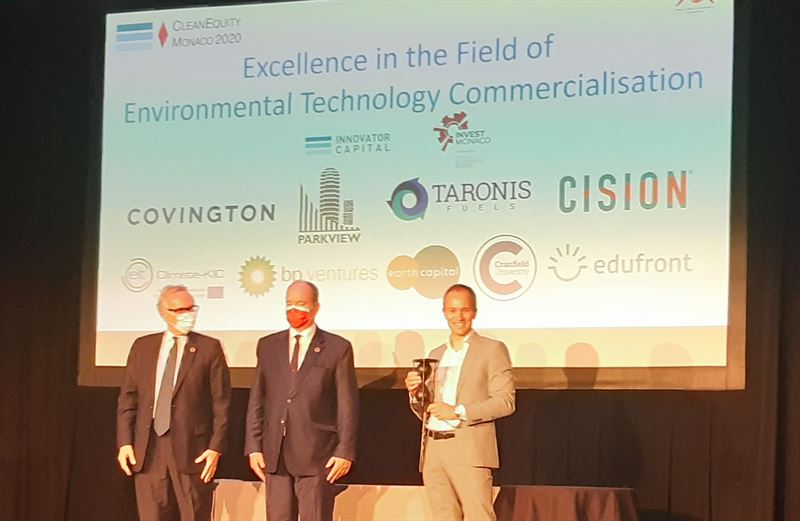 Mrten Hellberg receives the Clean Equity Award by HSE Prince Albert II of Monaco