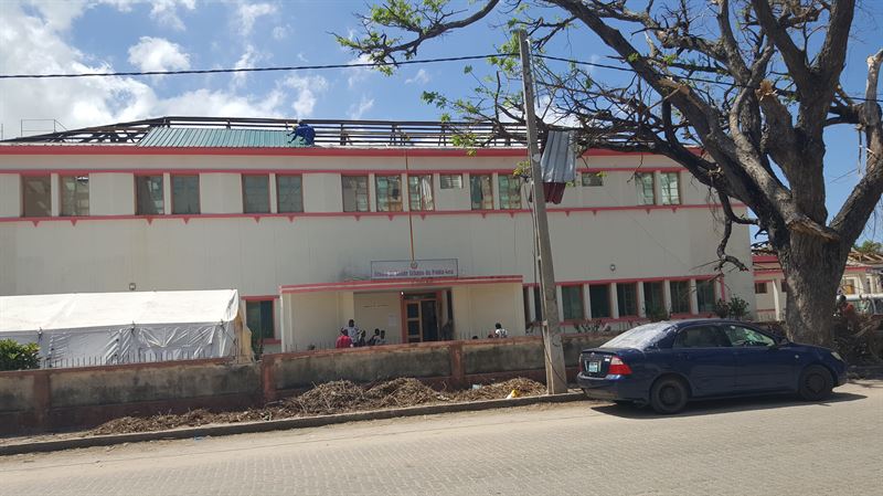 The cyclonehit hospital in the town of Beira is still up and running even though it has neither windows nor a roof Patients are being treated under the open skies